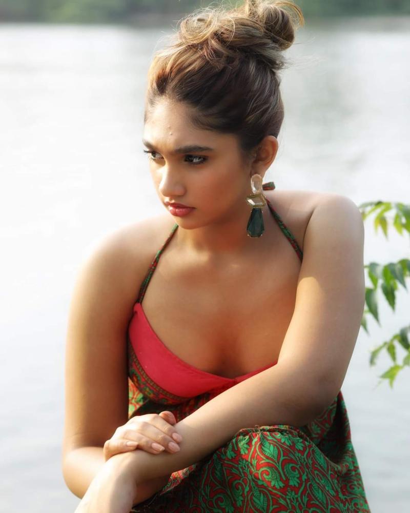 jovika-vijayakumar-stunt-photos